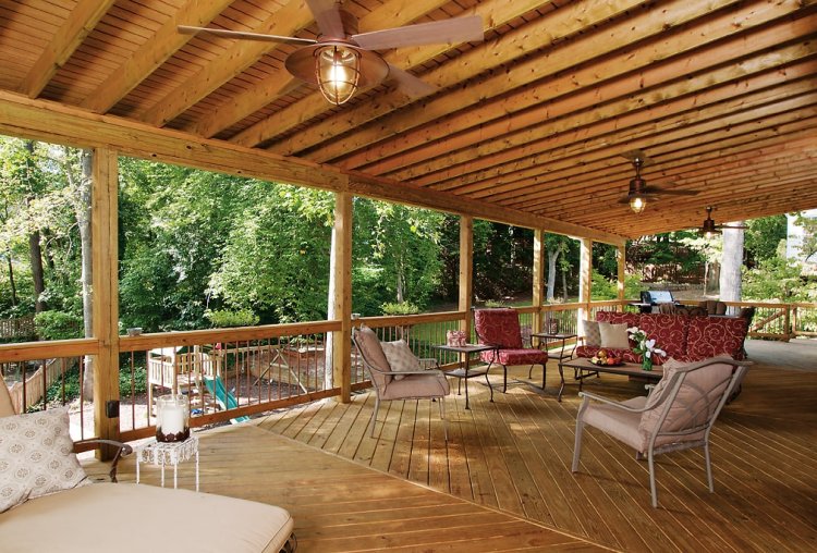 Build a Sturdy Shadow Box Wood Fence for Your Backyard