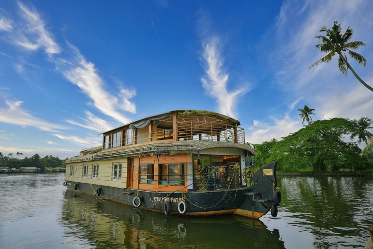 How Much Does a Houseboat in Alleppey Cost? Complete Price Guide for 2025