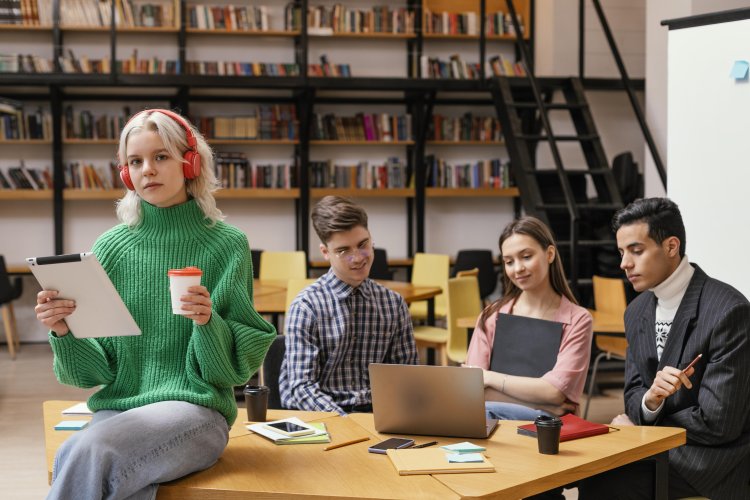 The Rise of Microlearning: Bite-Sized Education for Busy Students & Professionals