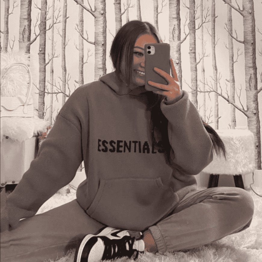 The Essential Hoodie: A Modern Staple in Everyday Fashion
